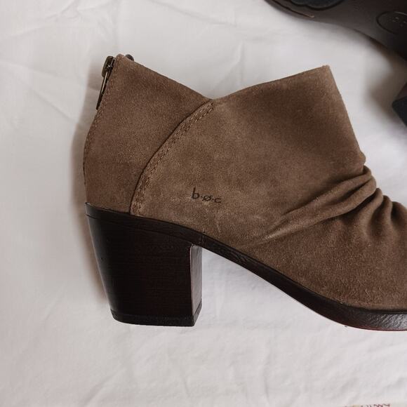 BOC (Born) suede boots sz 8.5 M taupe Settle pleated foot heeled bootie - Picture 3 of 8